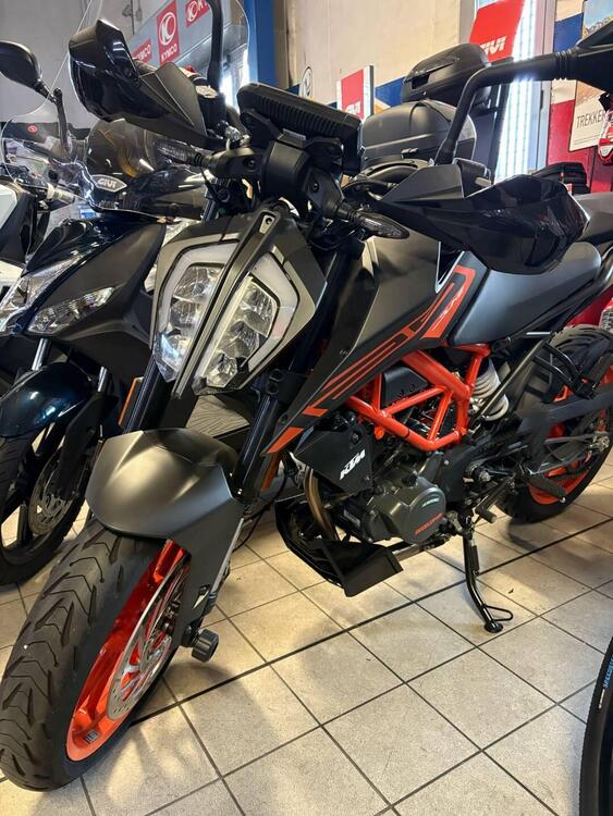KTM 125 Duke (2021 - 23) (2)