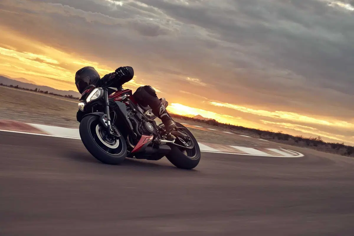 Triumph Speed Triple 1200 RS, Street Triple 765 RS e Daytona 660: puoi provarle in pista! Ecco quando (13)
