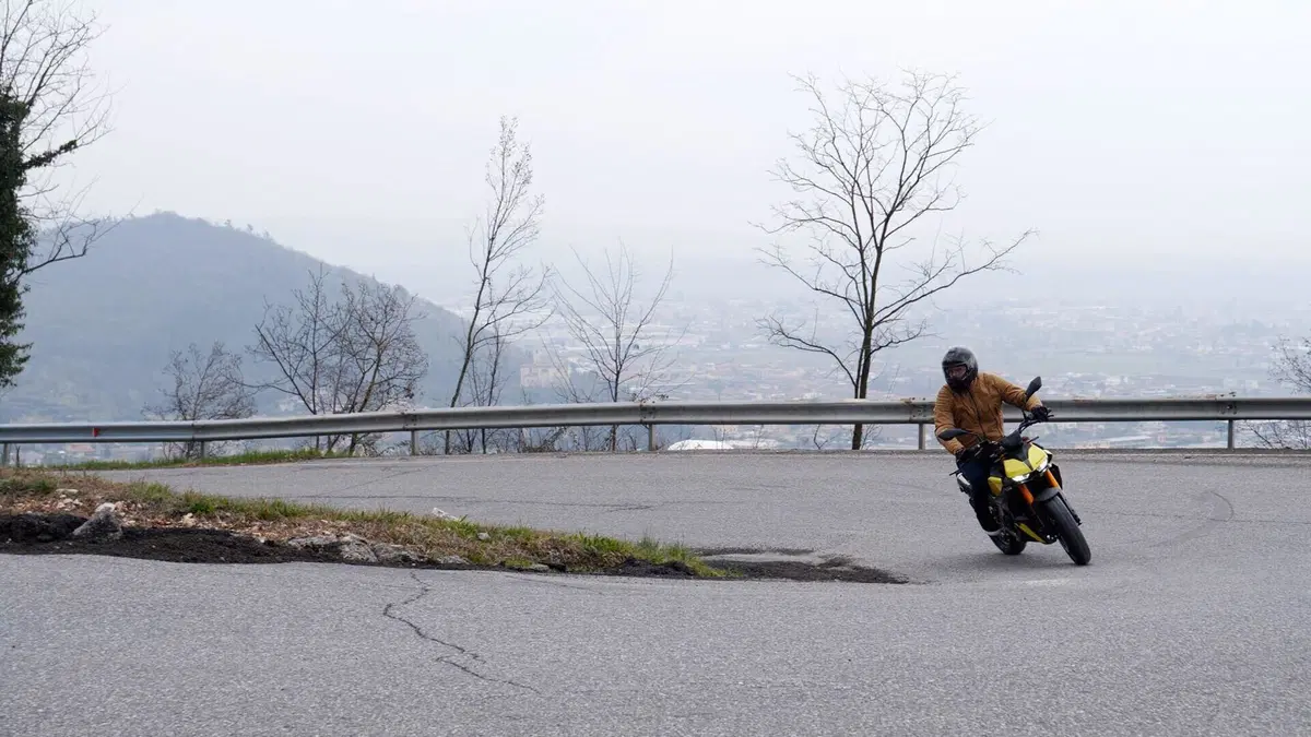 Fantic Stealth 125: abbiamo provato la nuova naked made in italy (5)