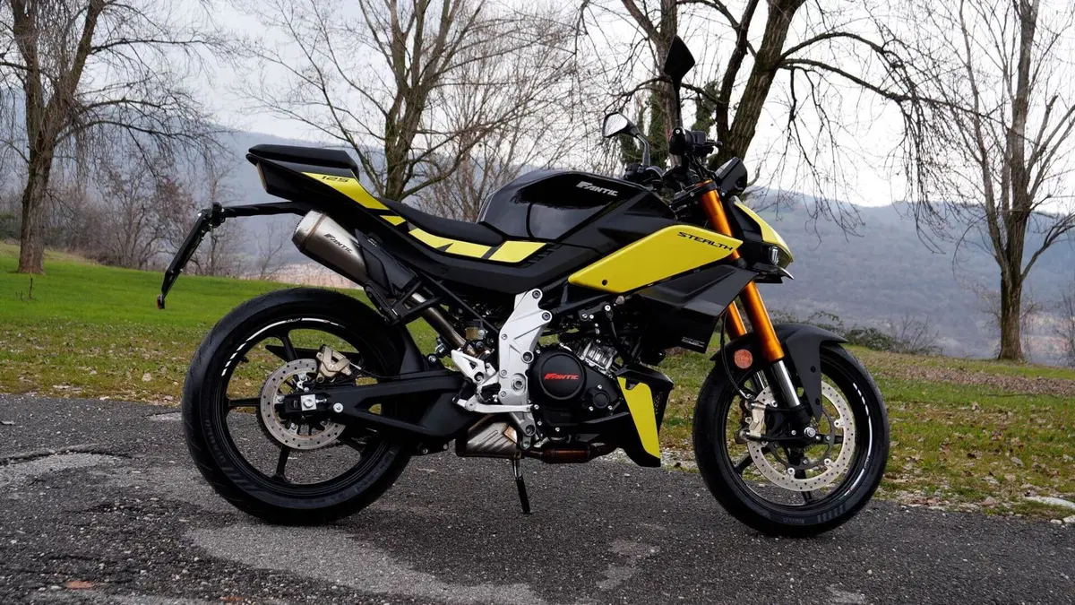 Fantic Stealth 125: abbiamo provato la nuova naked made in italy (7)