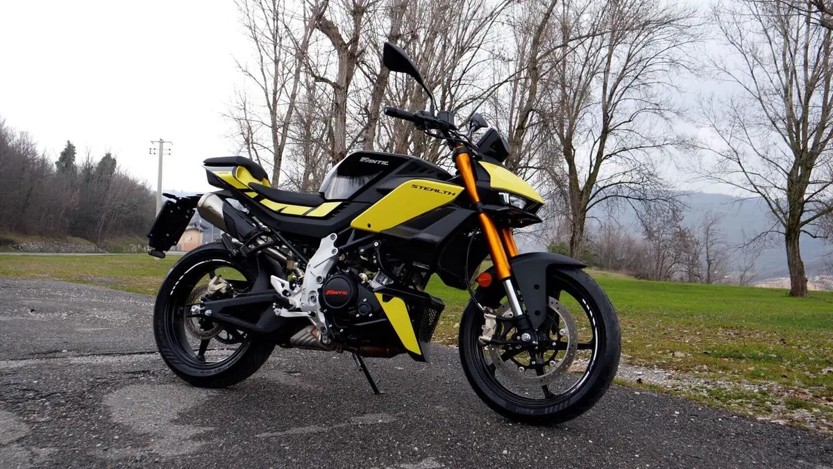 Fantic Stealth 125: abbiamo provato la nuova naked made in italy (8)