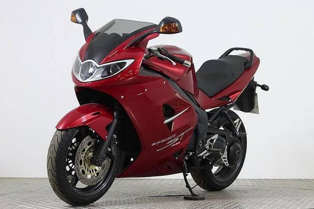 Triumph Sprint 1050 ST (5)