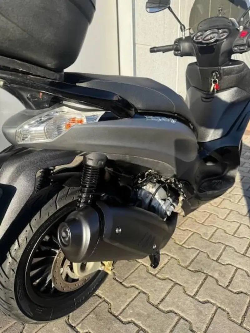 Piaggio Beverly 300 i.e. ABS-ASR (2016 - 20) (4)