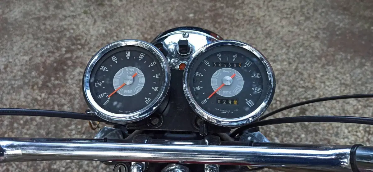 Triumph Bonneville (5)