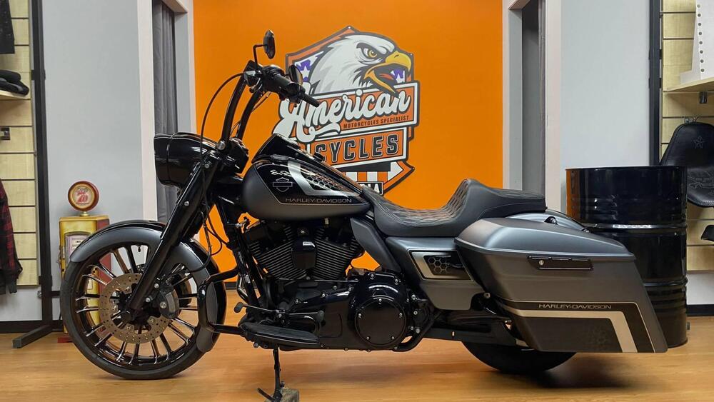 Harley-Davidson 1584 Road King Classic (2007 - 10) - FLHRC (2)