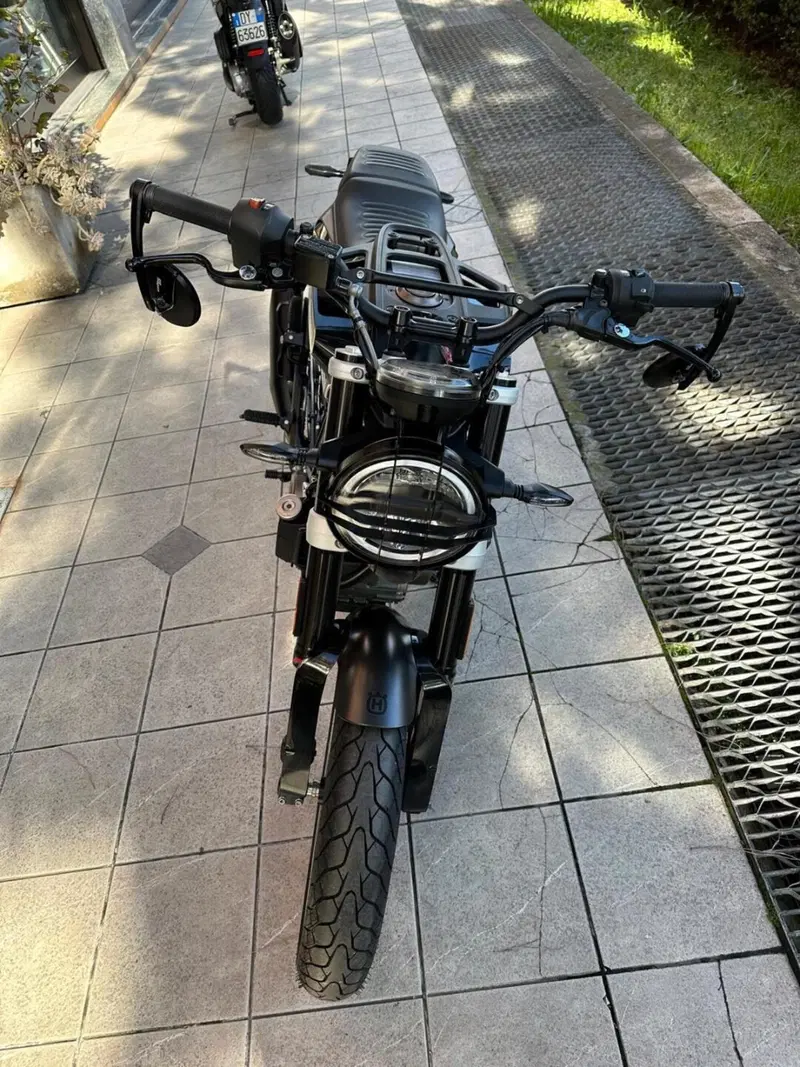 Husqvarna Svartpilen 401 (2018 - 19) (7)