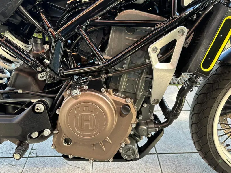Husqvarna Svartpilen 401 (2018 - 19) (17)