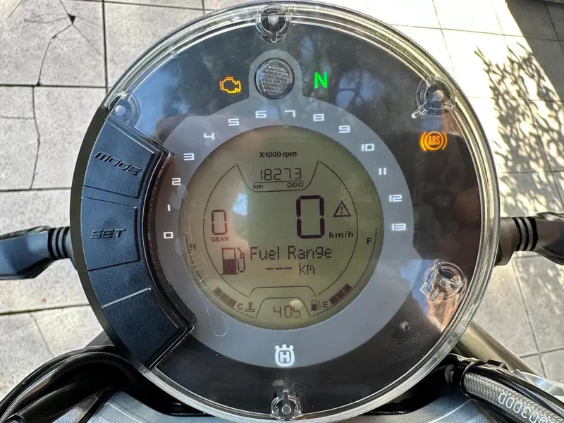 Husqvarna Svartpilen 401 (2018 - 19) (5)