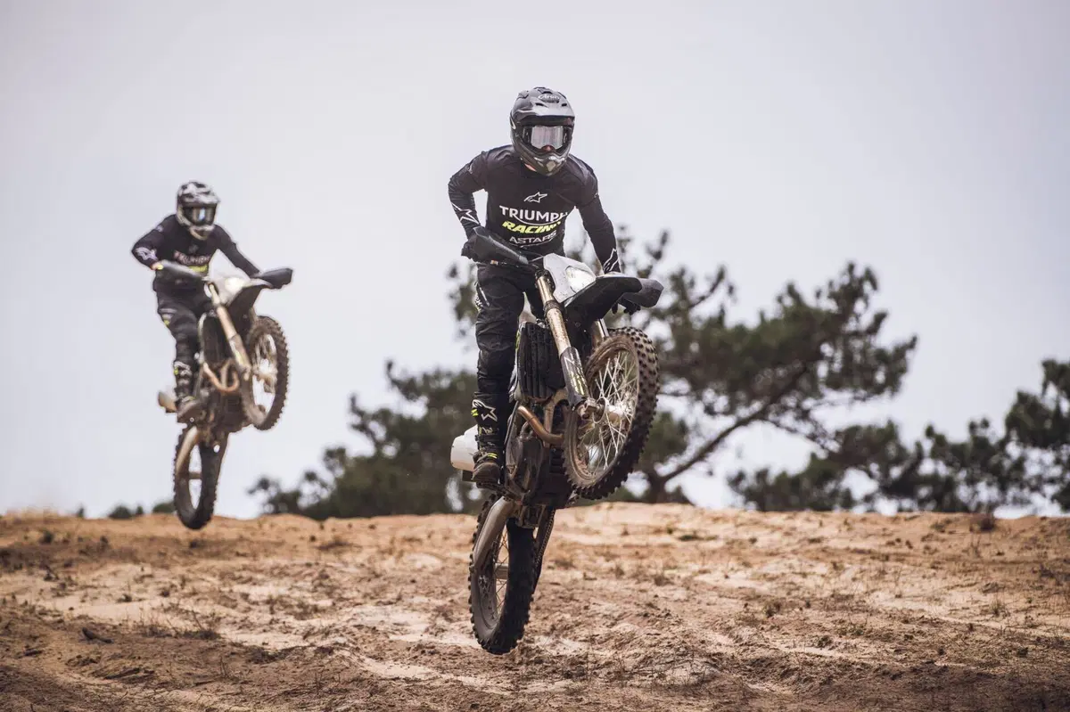 Triumph presenta le sue prime moto da enduro. Ecco la TF 450-E e la più piccola TF 250-E (2)