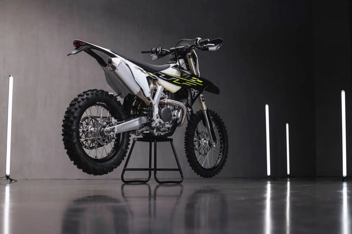 Triumph presenta le sue prime moto da enduro. Ecco la TF 450-E e la più piccola TF 250-E (8)