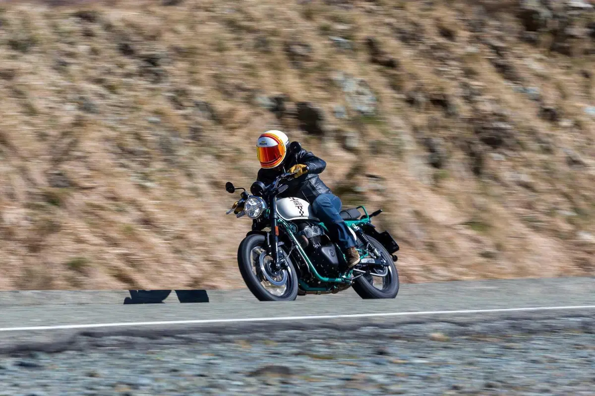 Royal Enfield Bear 650 (8)