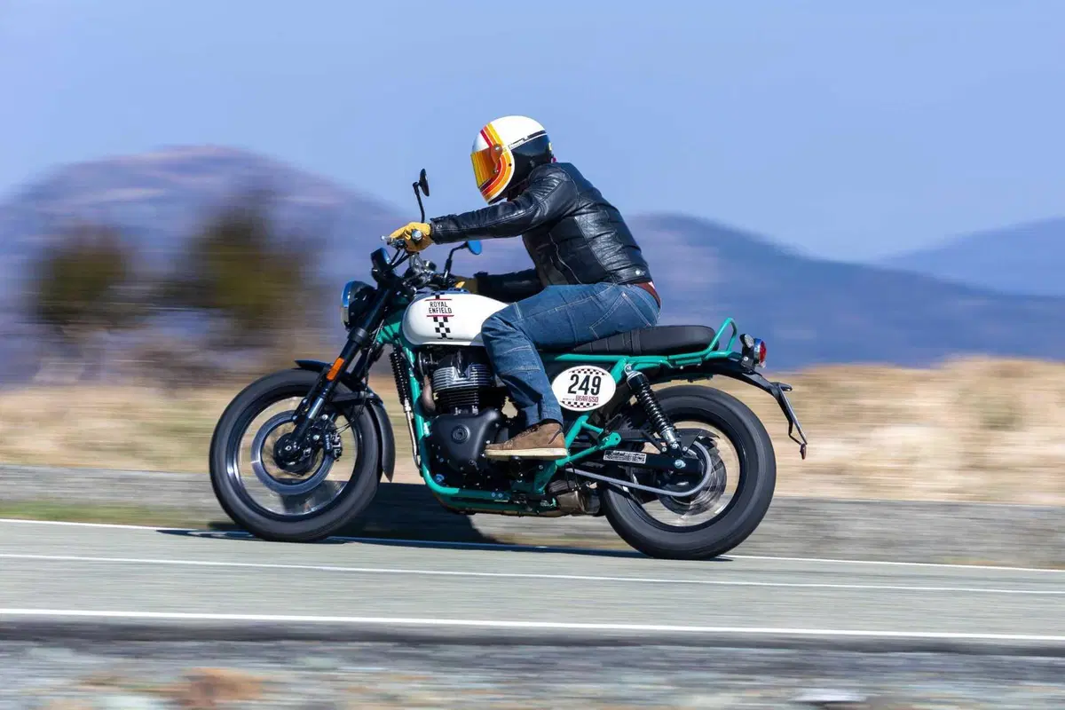 Royal Enfield Bear 650 (10)