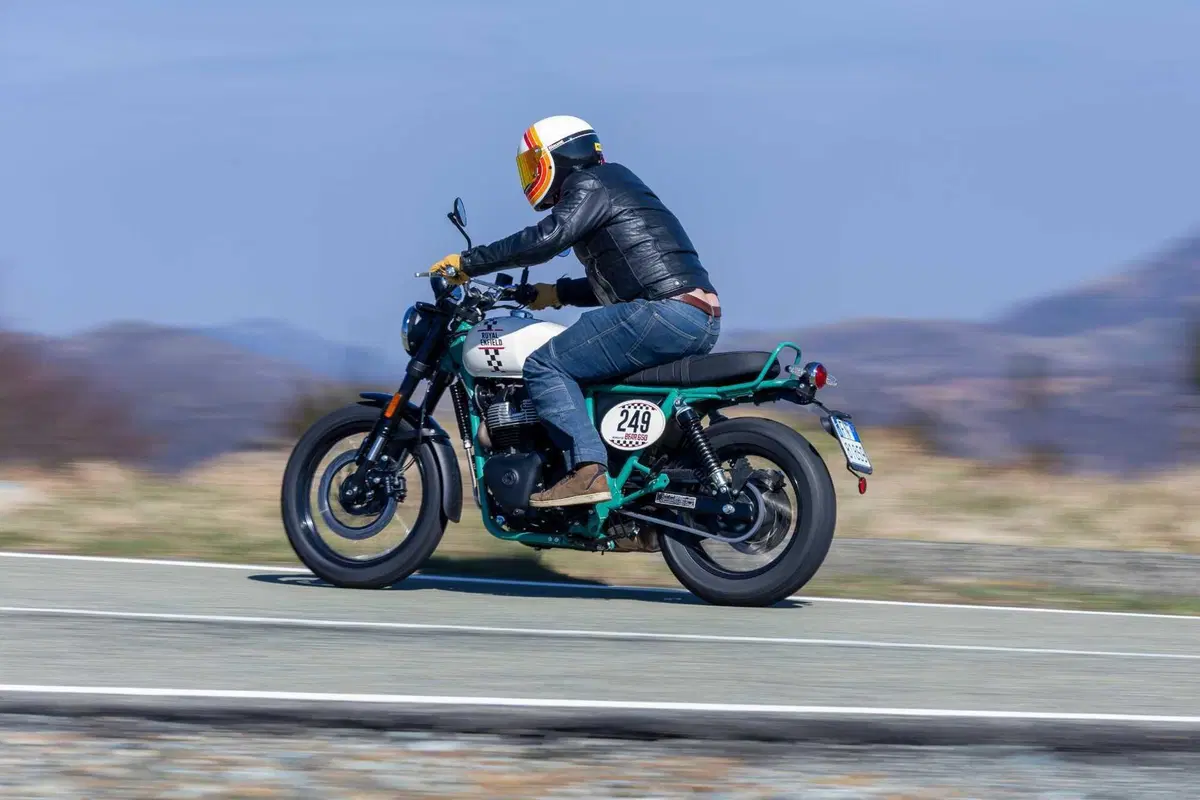 Royal Enfield Bear 650 (11)