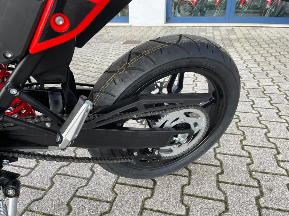 Betamotor RR 125 4T Motard T (2025 - 26) (4)