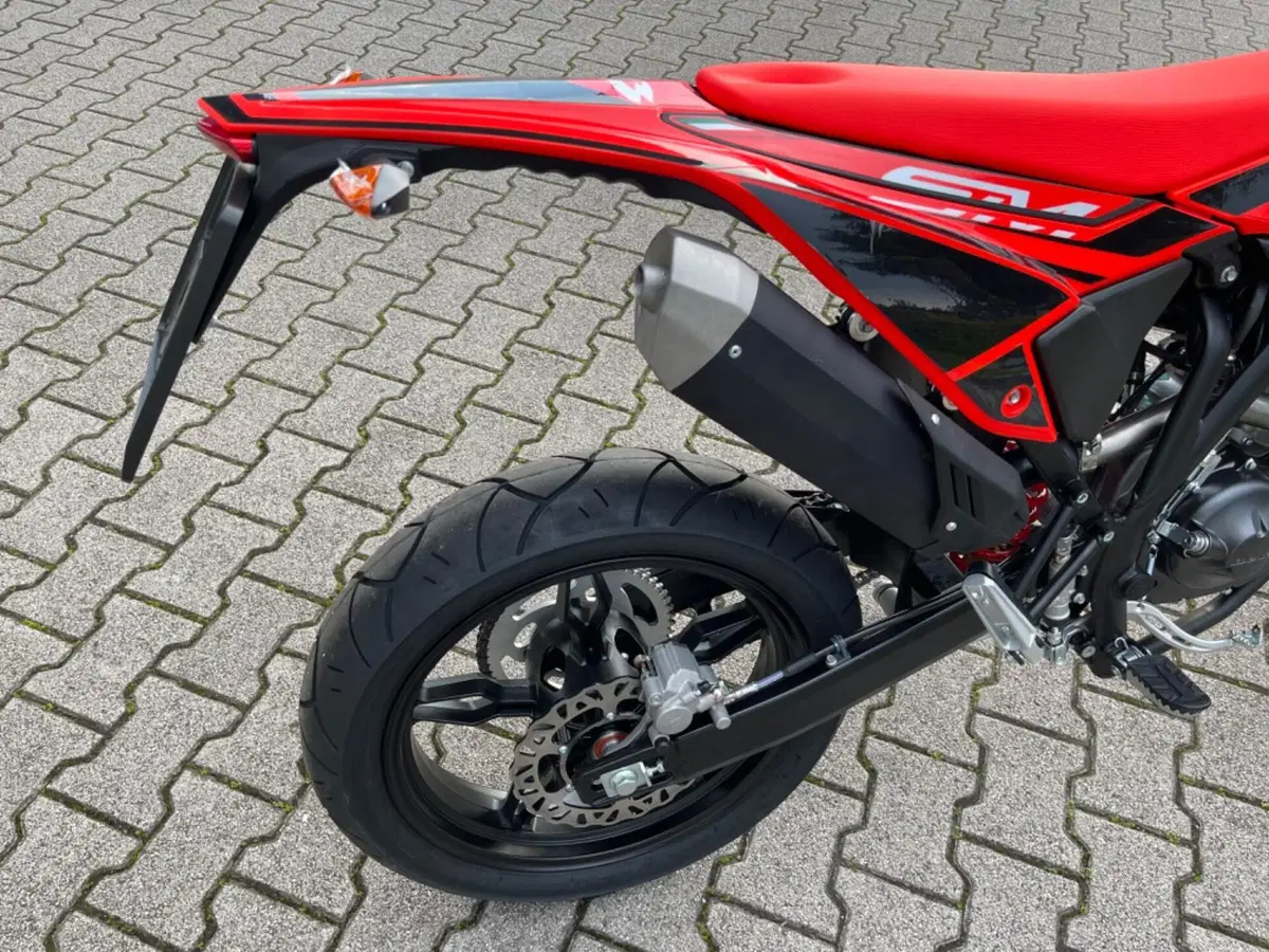 Betamotor RR 125 4T Motard T (2025 - 26) (5)