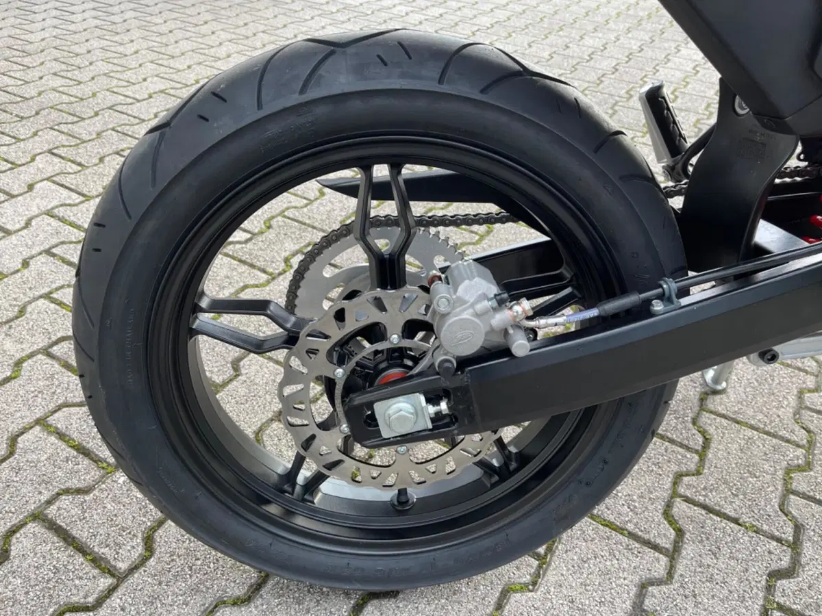Betamotor RR 125 4T Motard T (2025 - 26) (6)