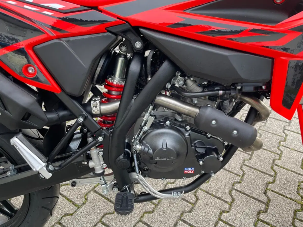 Betamotor RR 125 4T Motard T (2025 - 26) (7)
