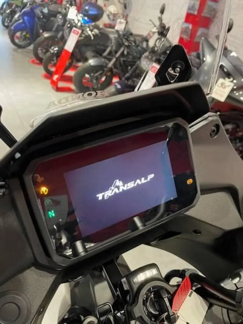Honda Transalp XL750 (2025) (8)