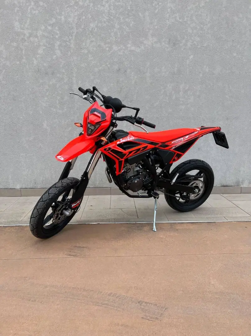 Betamotor RR 125 4T Motard R (2025 - 26) (2)