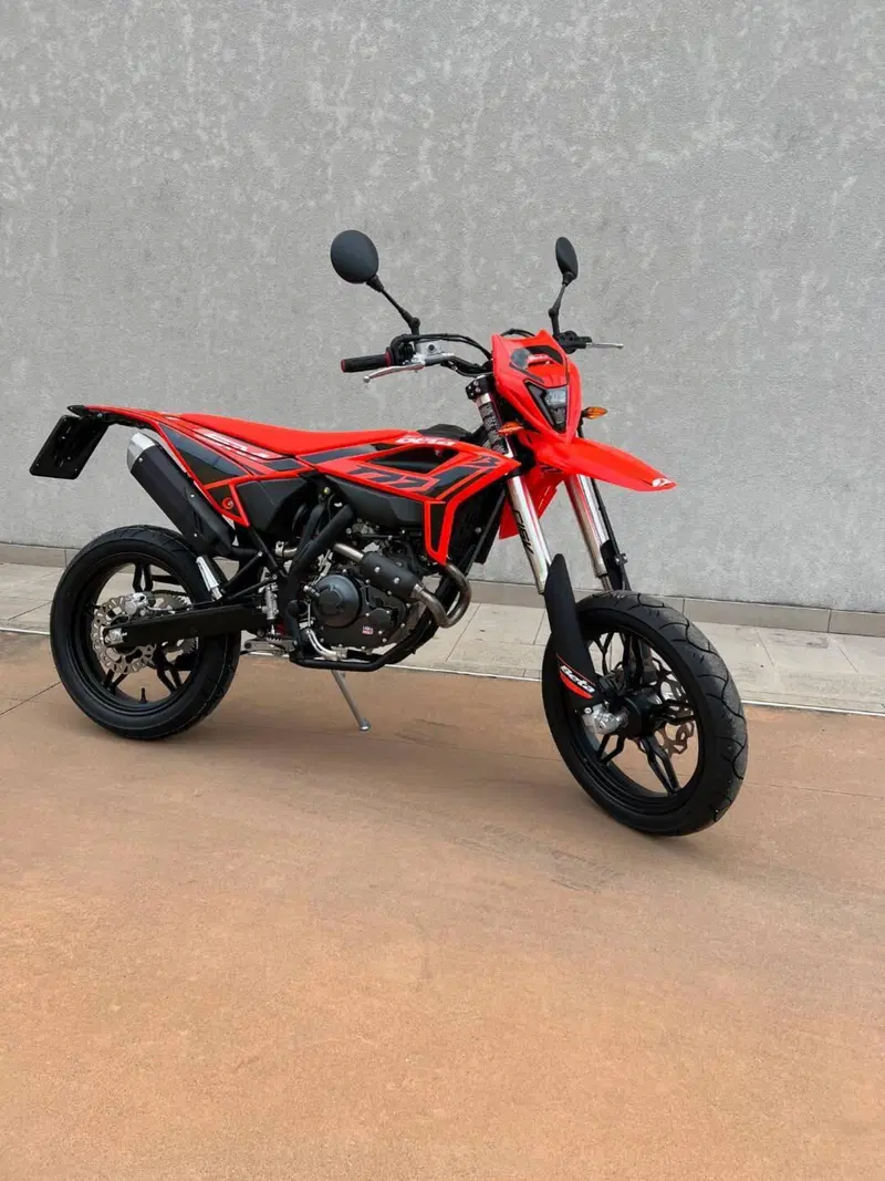 Betamotor RR 125 4T Motard R (2025 - 26) (3)