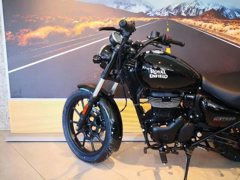 Royal Enfield Meteor 350 (2021 - 26) (10)