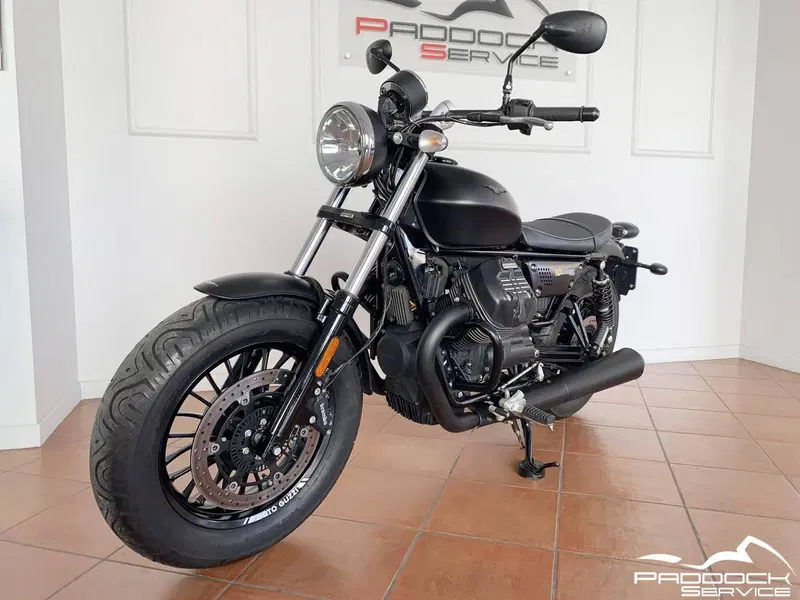 Moto Guzzi V9 Bobber (2016 - 18) (5)