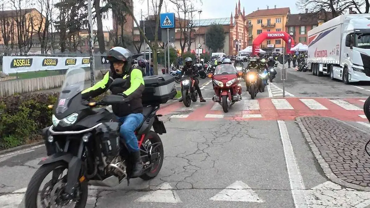 42° Motoraduno Fossano, un fiume di moto ha dato il via alla stagione motociclistica 2025 (16)