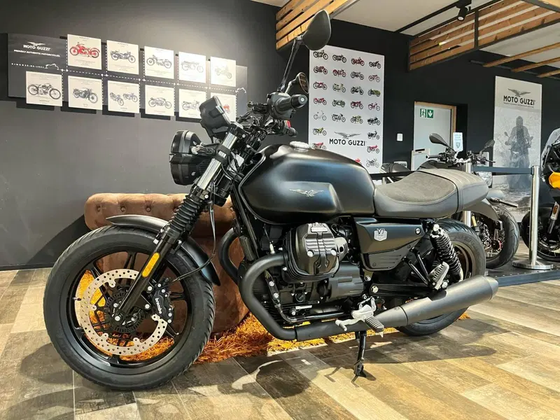 Moto Guzzi V7 Stone (2025 - 26) (3)