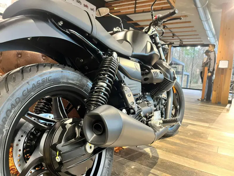 Moto Guzzi V7 Stone (2025 - 26) (6)