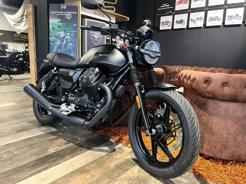Moto Guzzi V7 Stone (2025 - 26)