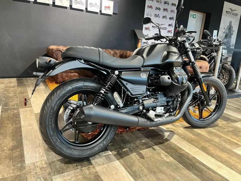 Moto Guzzi V7 Stone (2025 - 26) (5)