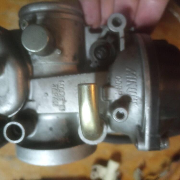 Carburatore Mikuni per Monster 900 (2)