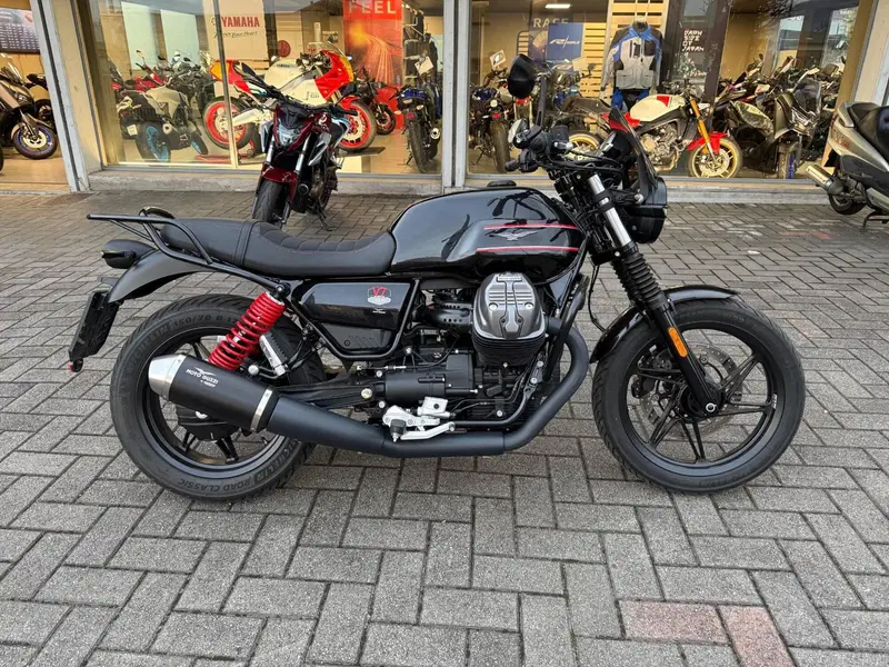 Moto Guzzi V7 Stone Special Edition (2022 - 25) (2)
