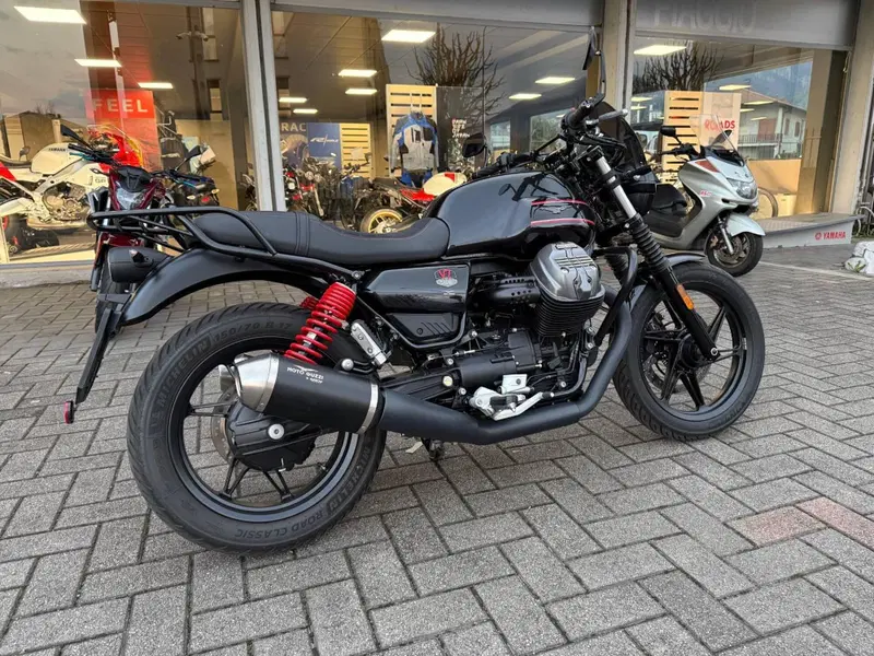 Moto Guzzi V7 Stone Special Edition (2022 - 25) (3)