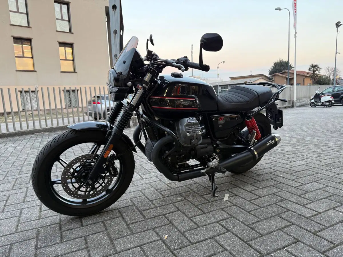 Moto Guzzi V7 Stone Special Edition (2022 - 25) (4)
