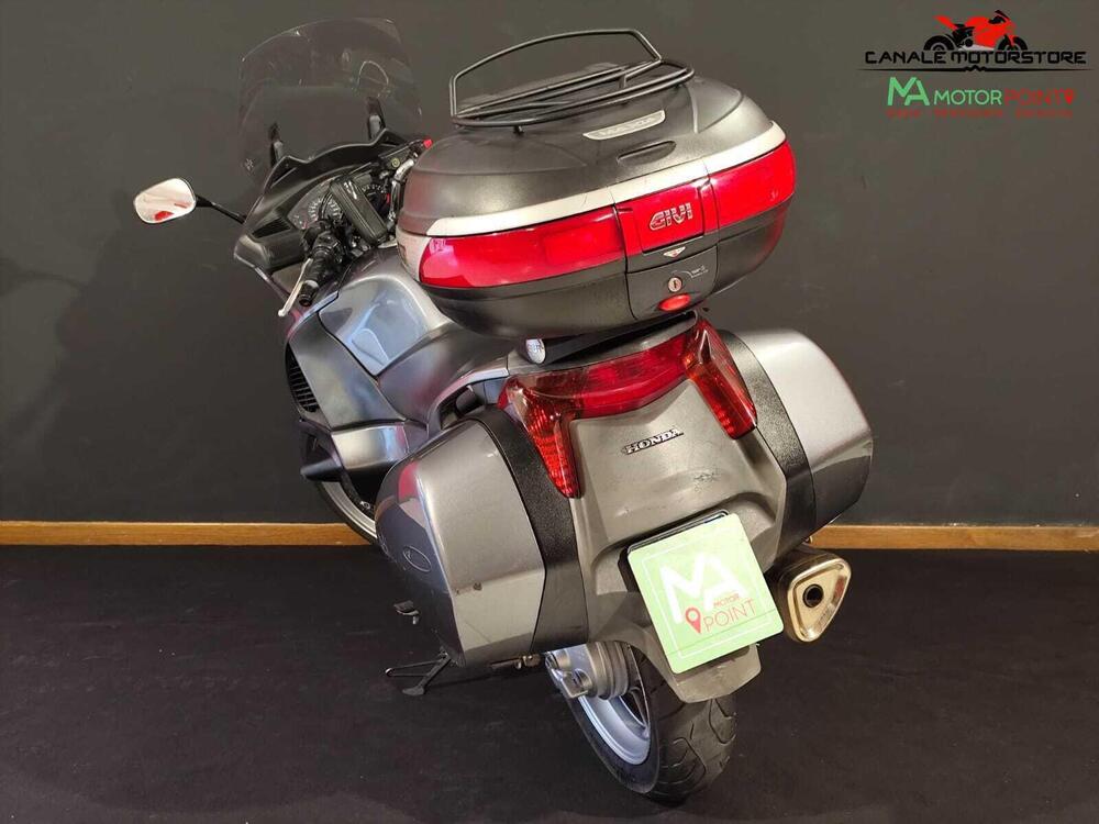 Honda Deauville 700 ABS (4)