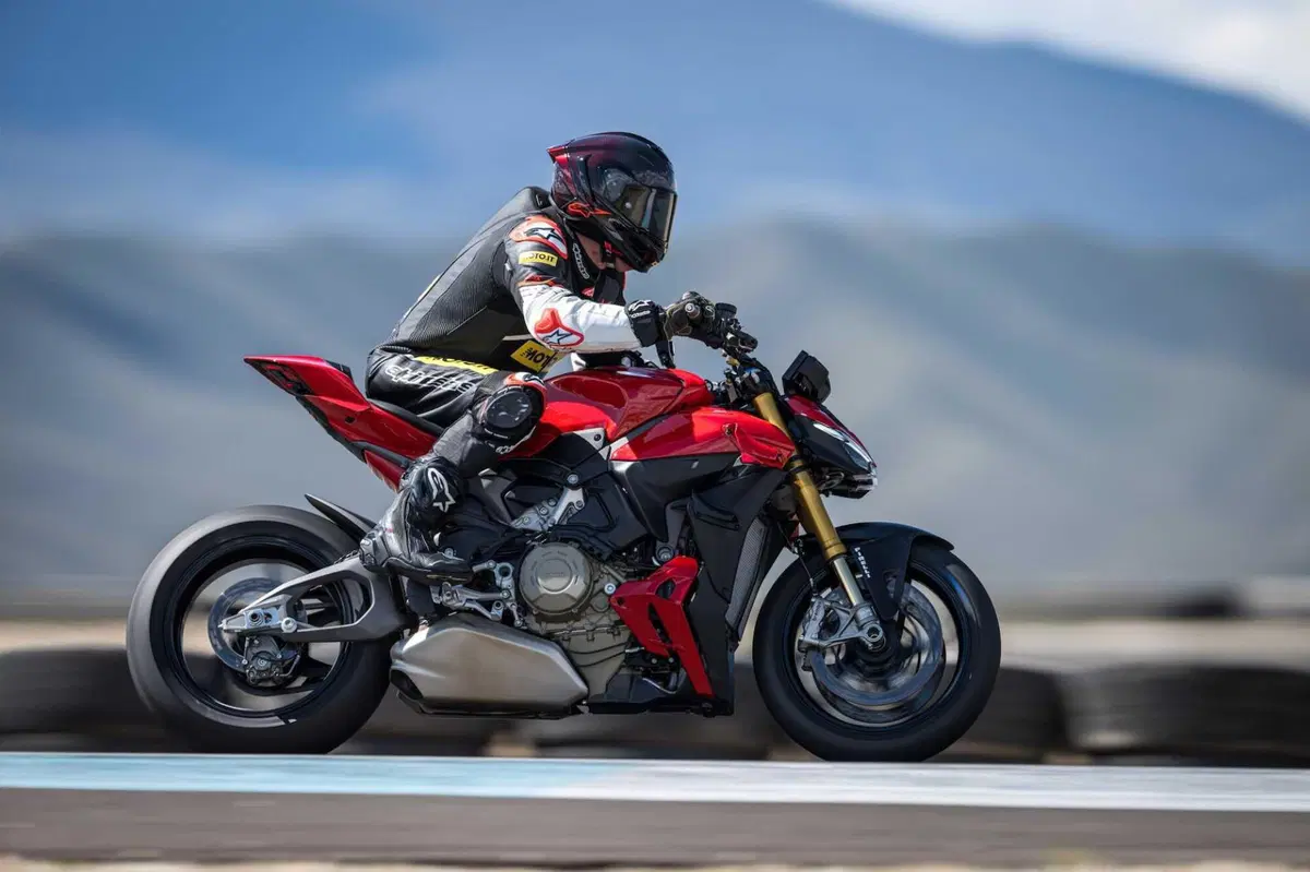 Ducati Streetfighter V4S (3)