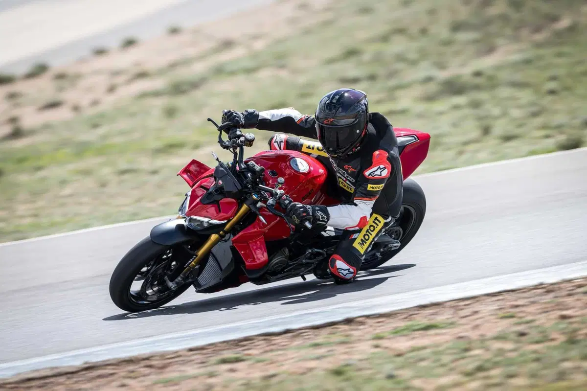 Ducati Streetfighter V4S (2)