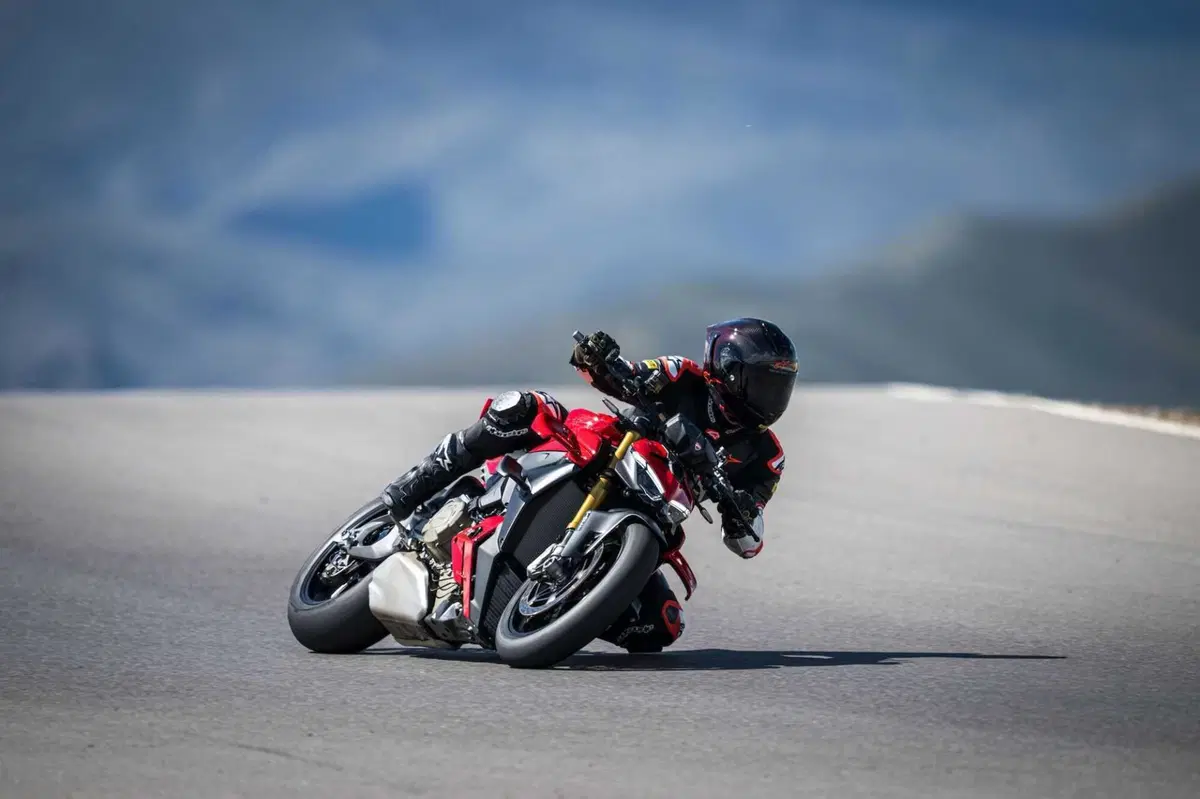 Ducati Streetfighter V4S (4)