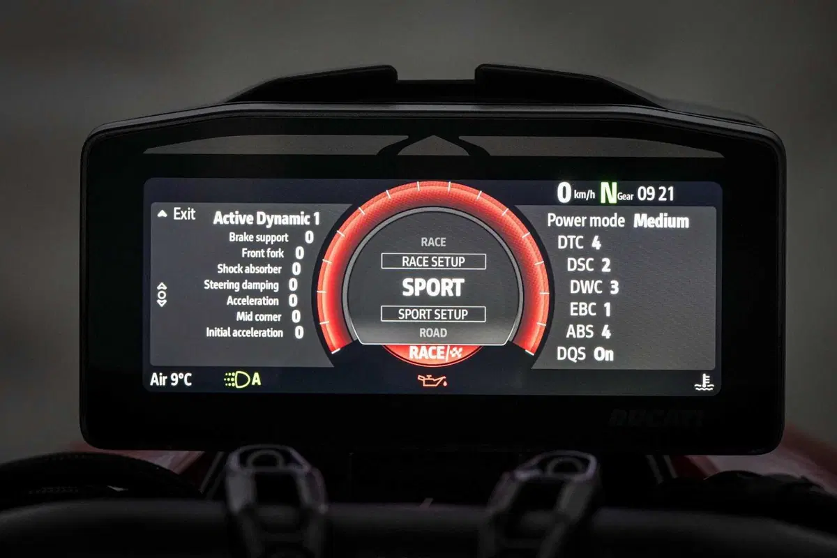 Ducati Streetfighter V4S (35)