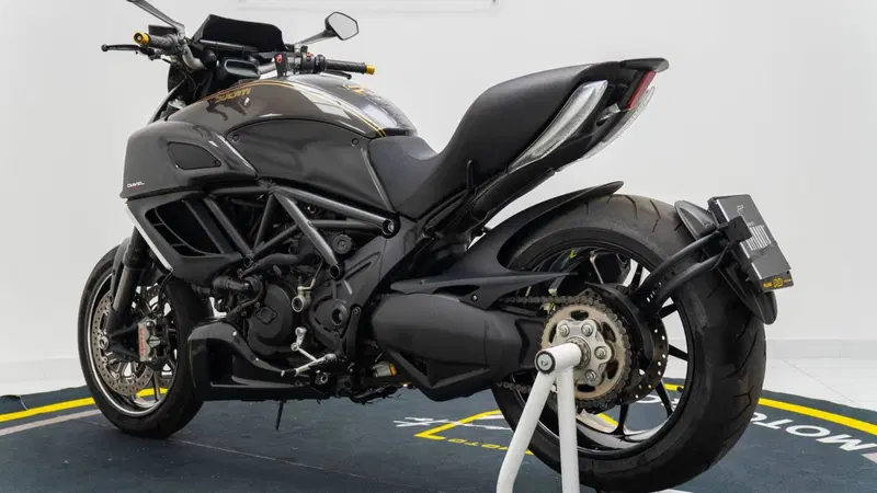 Ducati Diavel 1200 (2010 - 13) (6)