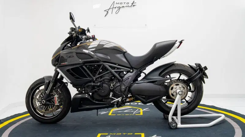 Ducati Diavel 1200 (2010 - 13) (7)