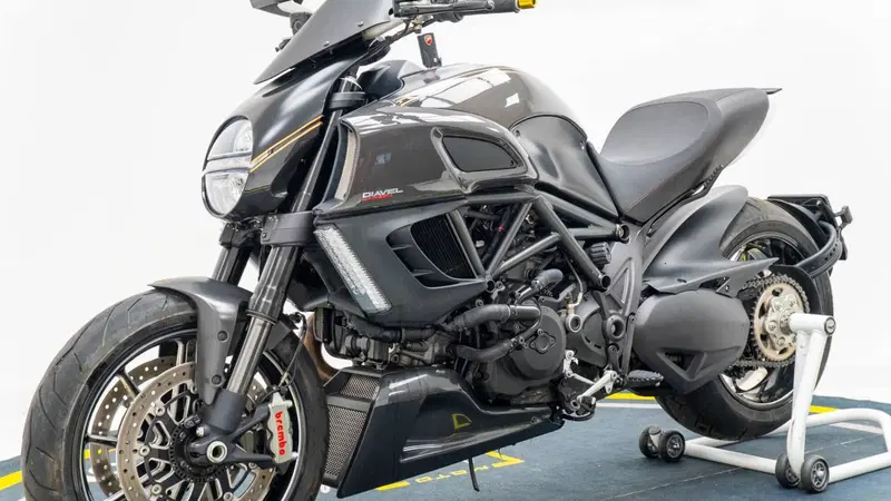 Ducati Diavel 1200 (2010 - 13) (8)