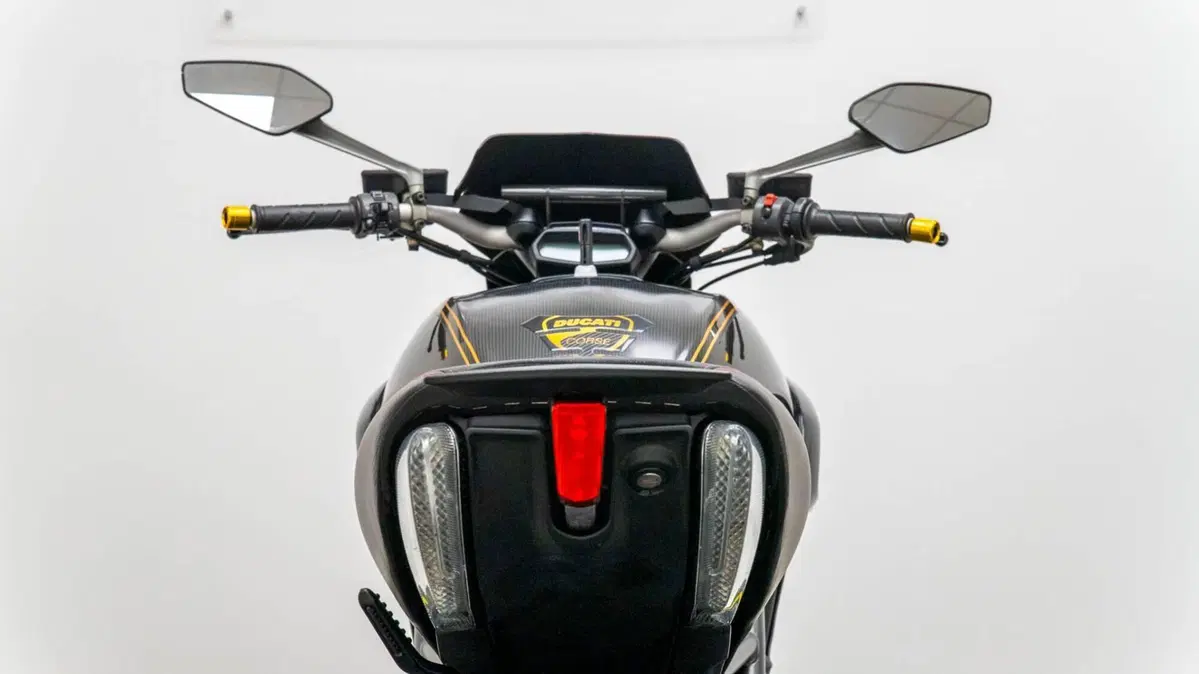 Ducati Diavel 1200 (2010 - 13) (17)