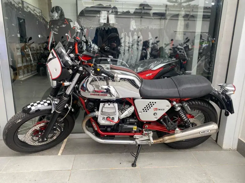 Moto Guzzi V7 Racer (2012 - 14) (2)