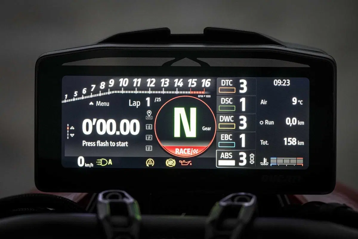 Ducati Streetfighter V4S (2)