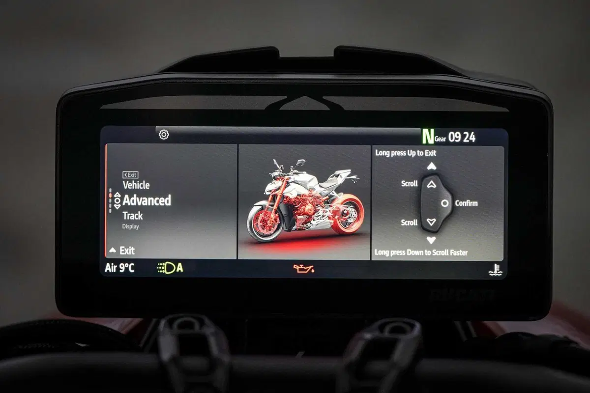 Ducati Streetfighter V4S (4)