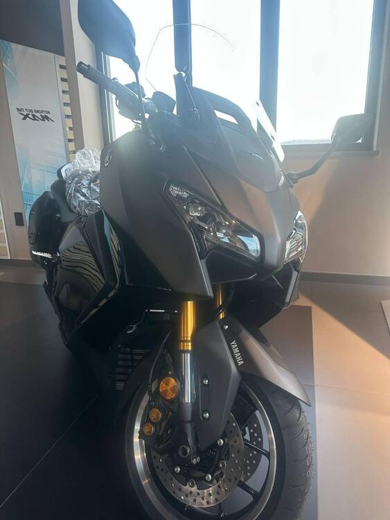 Yamaha T-Max 560 Tech Max (2025) (5)