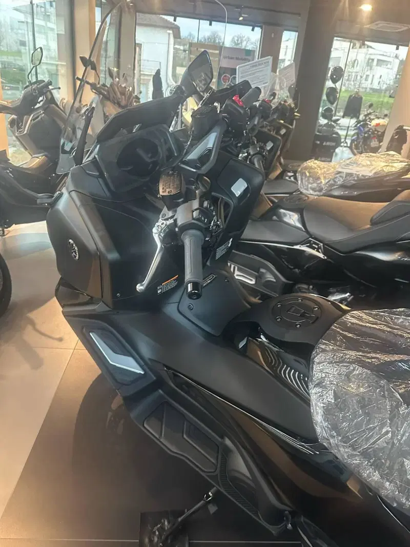 Yamaha T-Max 560 Tech Max (2025 - 26) (6)