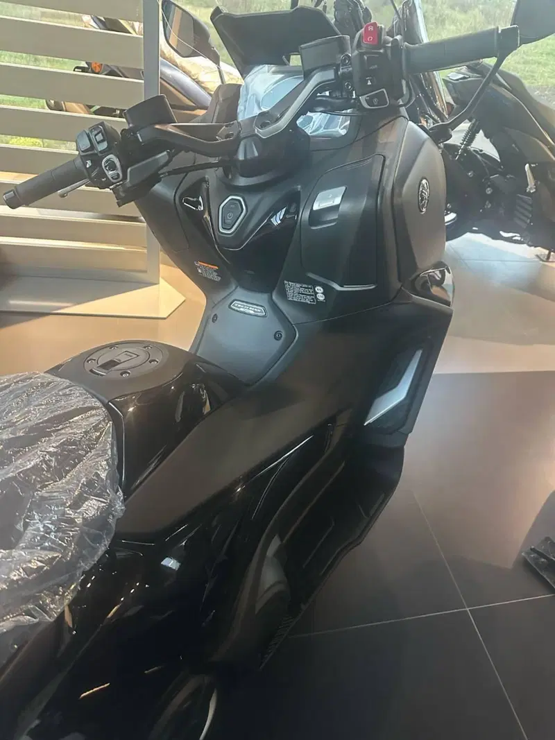 Yamaha T-Max 560 Tech Max (2025 - 26) (8)